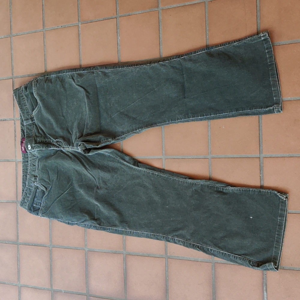 Lee Riveted Ultimate 5 sage green corduroy pants size 18s